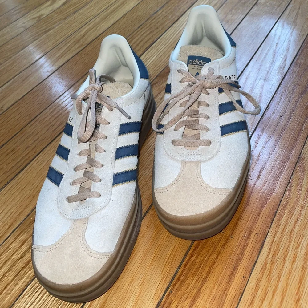 Adidas Gazelle Bold, women’s size 8, cream and navy sneakers - Picture 5 of 8